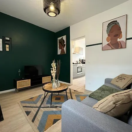 Beau F2 Avec Terrasse D- Proche Gare & Universite - A 10 Min Apartment *