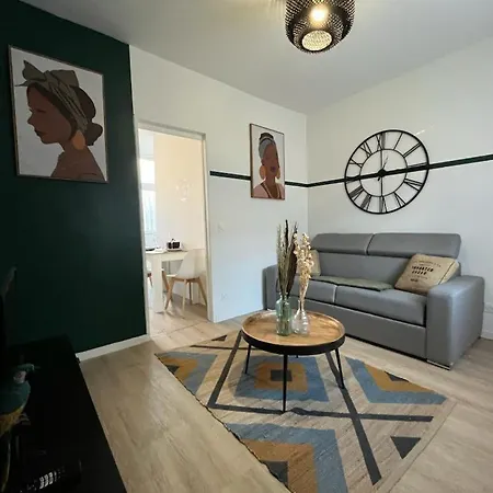 Apartment Beau F2 Avec Terrasse D- Proche Gare & Universite - A 10 Min *
